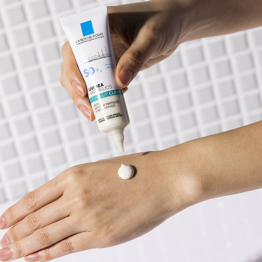 テカリも乾燥も気になる人に！うるさら肌を演出する！トーンアップUV クリア誕生！（2枚目）