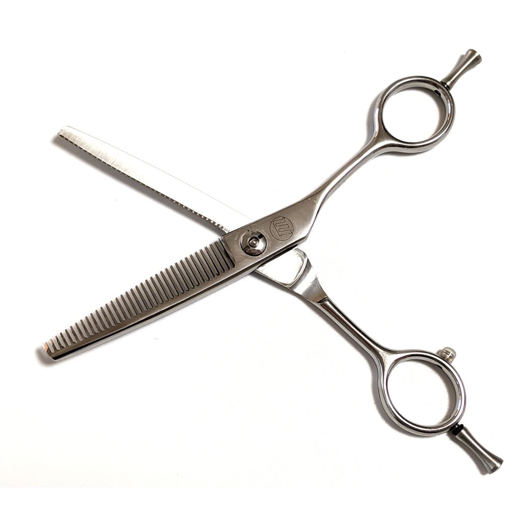 しゆ❄ on LIPS 「自粛モードなので前髪くらいは…とセルフカットしてみました🥳3月..」(2枚目)