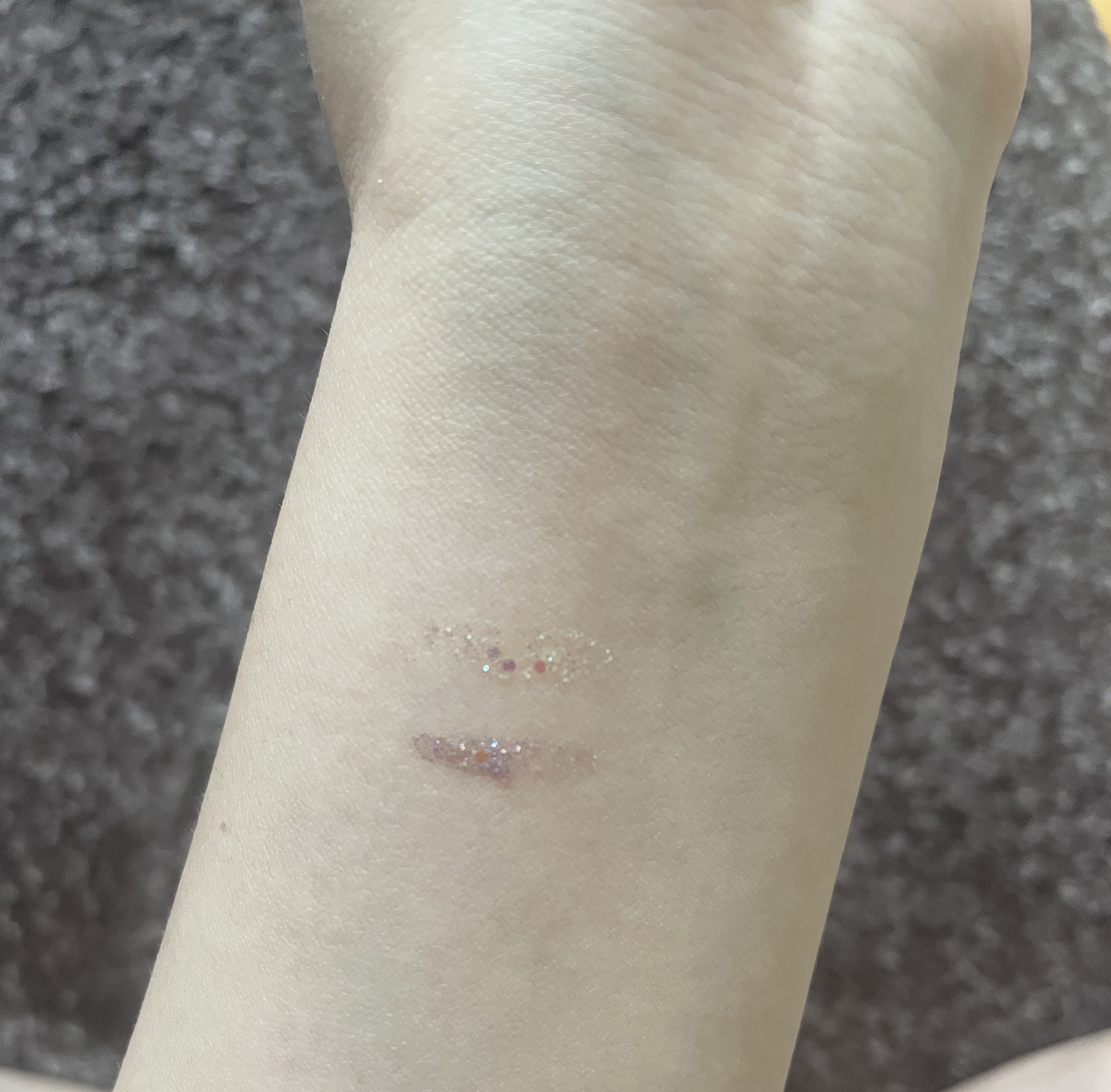 パールブリーアイグリッター G01 あまいカルメラ/BLACK ROUGE/グリッターを使ったクチコミ（2枚目）