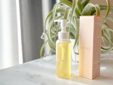 KINS クレンジングオイルのクチコミ「再販開始🛒🤍

大人気のKINSのCLEANSING OIL🫧

天然由来成分100%のオイル.....」（2枚目）