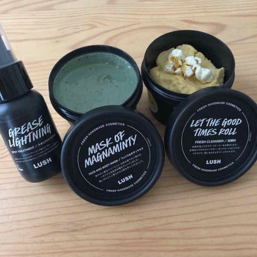 
LUSHの新入りさんを家に迎えました。

艶肌ドロップと毎日が晩餐は
まだ未使用なので☆1にしてます。
また使用してから評価変えます！
とりあえずの投稿。

いま洗顔は天使の優しさを使ってる(毎日では