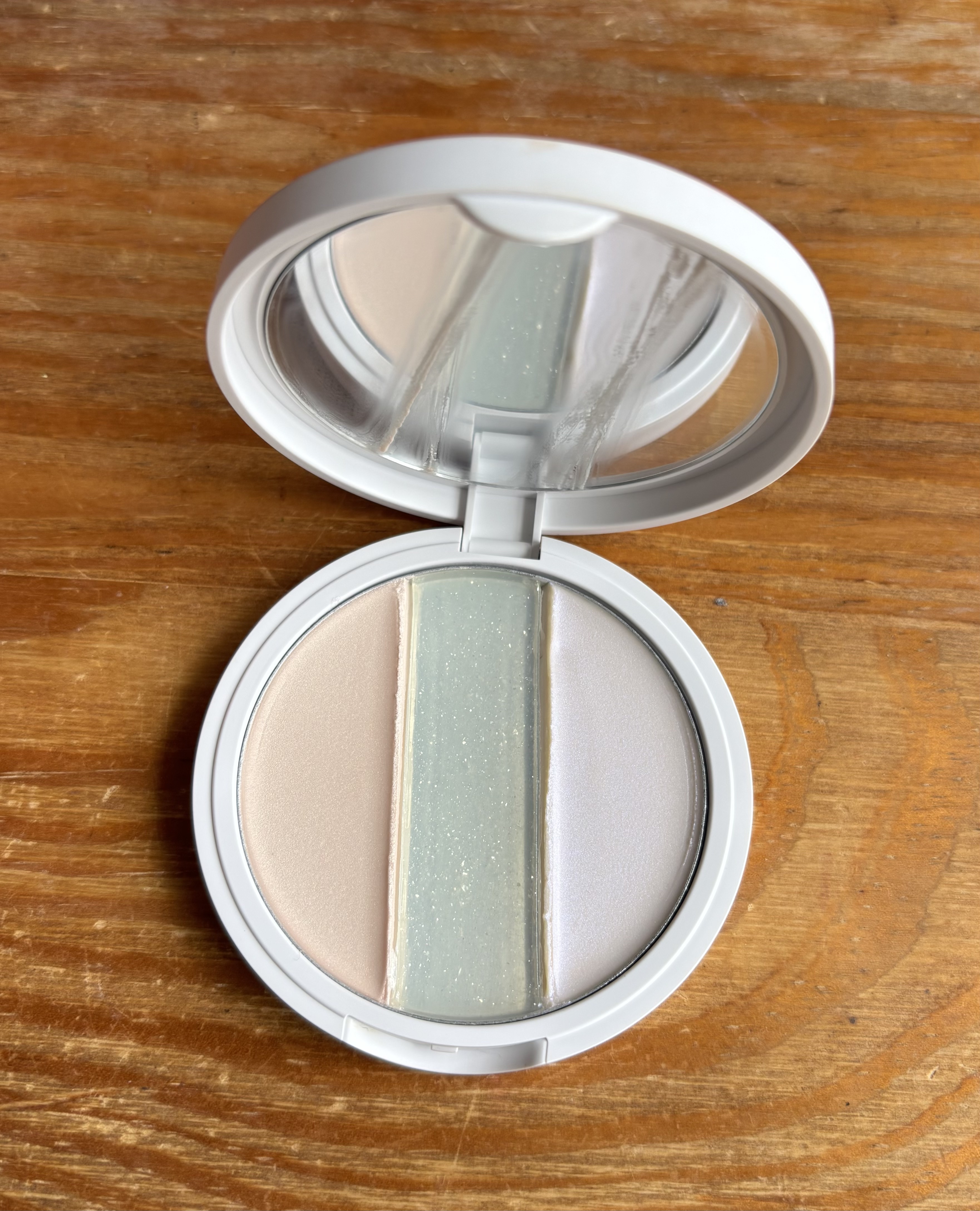 アートクラス バイ ロダン ルミネージュ バーニッシュ/too cool for school/プレストパウダーを使ったクチコミ（2枚目）