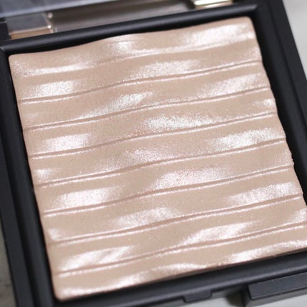 CLIO プリズム エアー ハイライターのクチコミ「ずっと気になってたハイライト✨
写真で見ると。。。結構ぎらつく??かな〜と
思って買ってません.....」(2枚目)