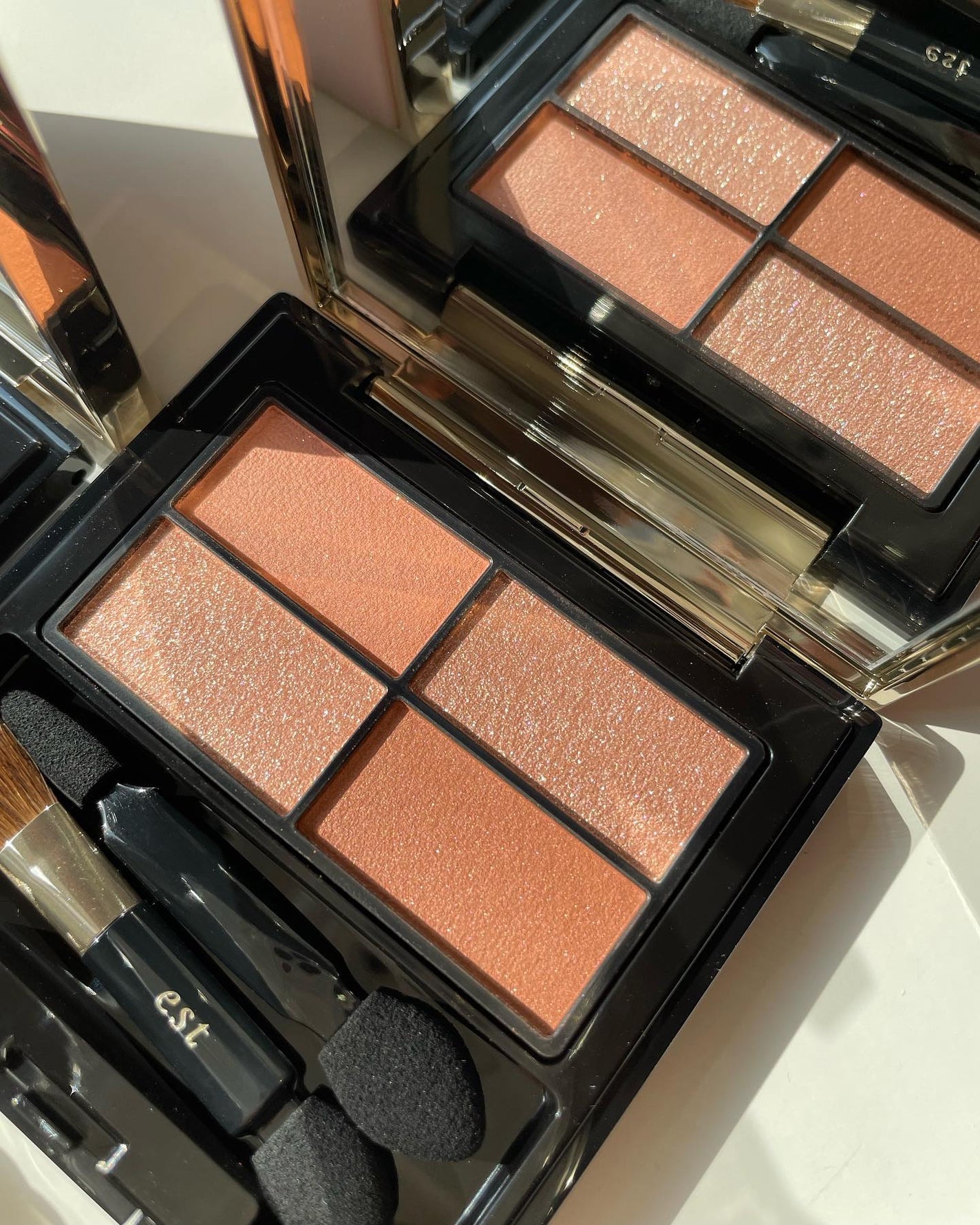 ピュア クラリティ シアー アイシャドウ/est/アイシャドウパレットを使ったクチコミ(5枚目)