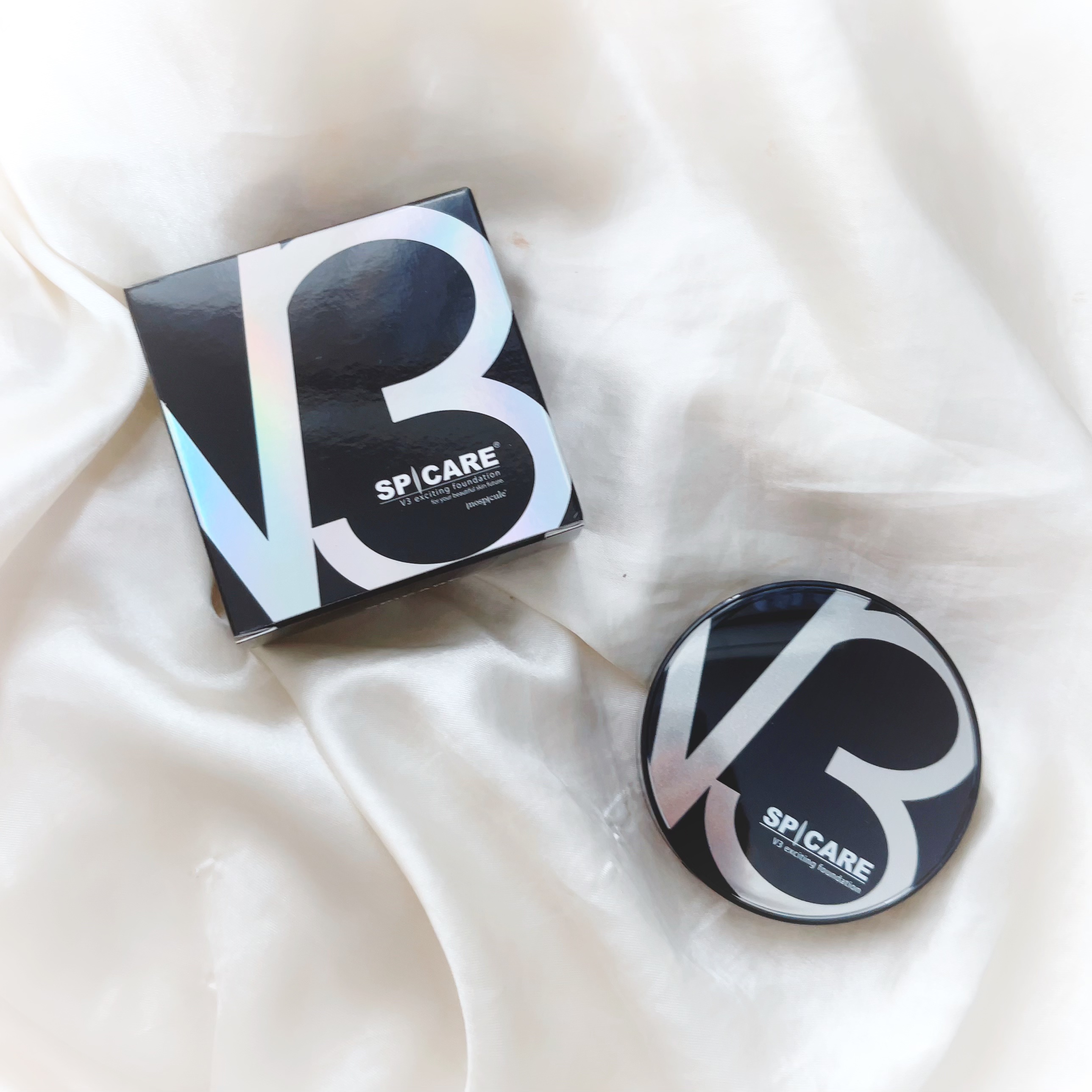 #PR #SPICARE
ヒト臍帯血細胞順化培養液コーティングの天然針inospicule配合の天然水光ファンデーション。

肌にのせると色素が天然抽出物と反応して徐々に色が変わる、低温熟成発酵技術を採用。塗布後は約10分で肌に吸収*1