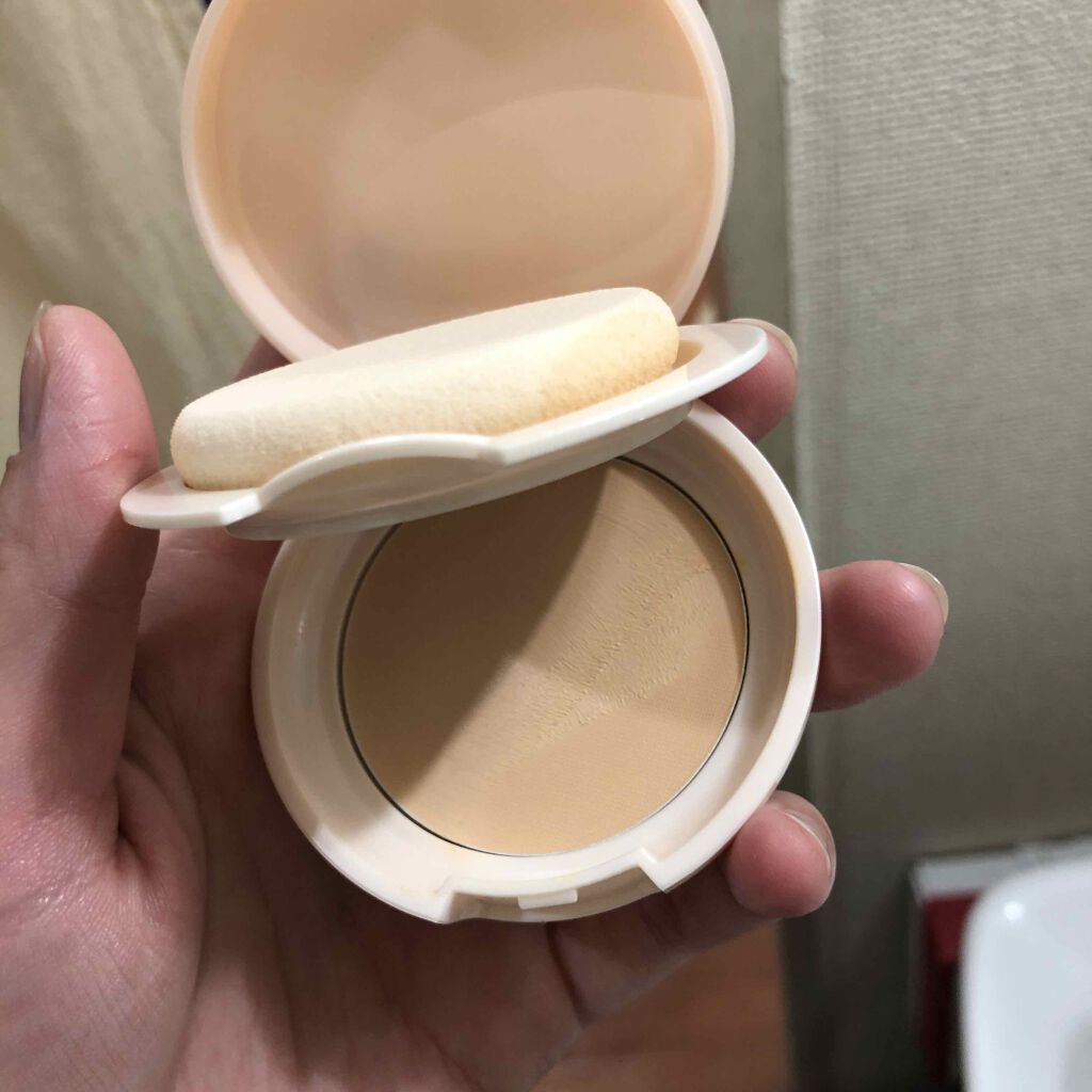 毛穴パテ職人 クリームBBパクトのクチコミ「違いがわからん。

でも肌にのせると
自然にカバーされて
しっとり
もちもちな感じ
時間が経て.....」（2枚目）