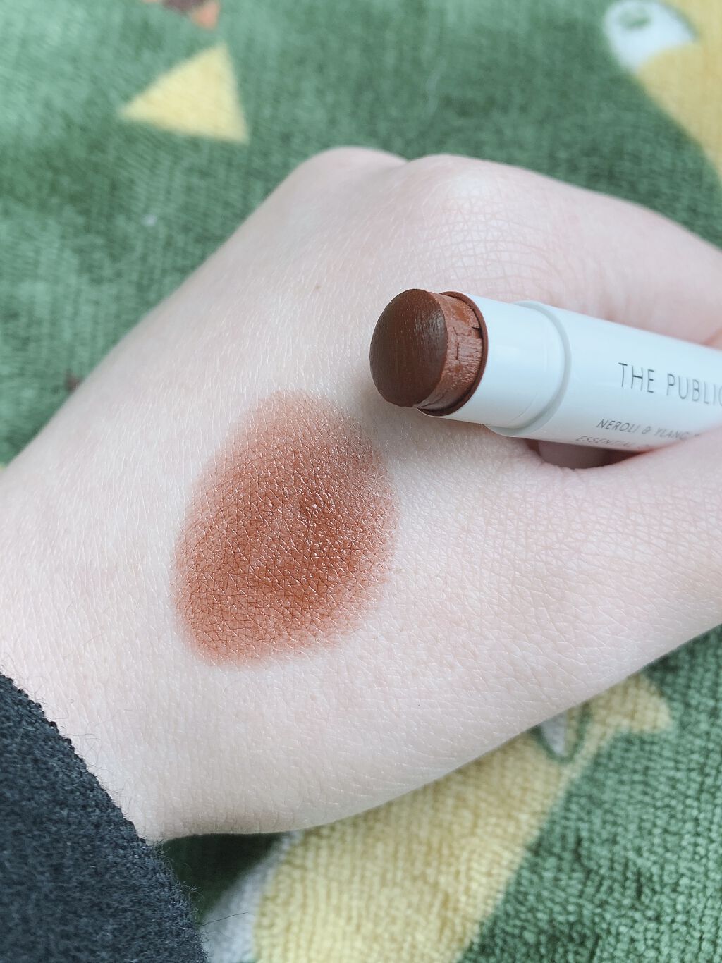 オーガニック認証 精油カラーリップスティック アーバンブラウン(限定)/THE PUBLIC ORGANIC/口紅を使ったクチコミ（2枚目）