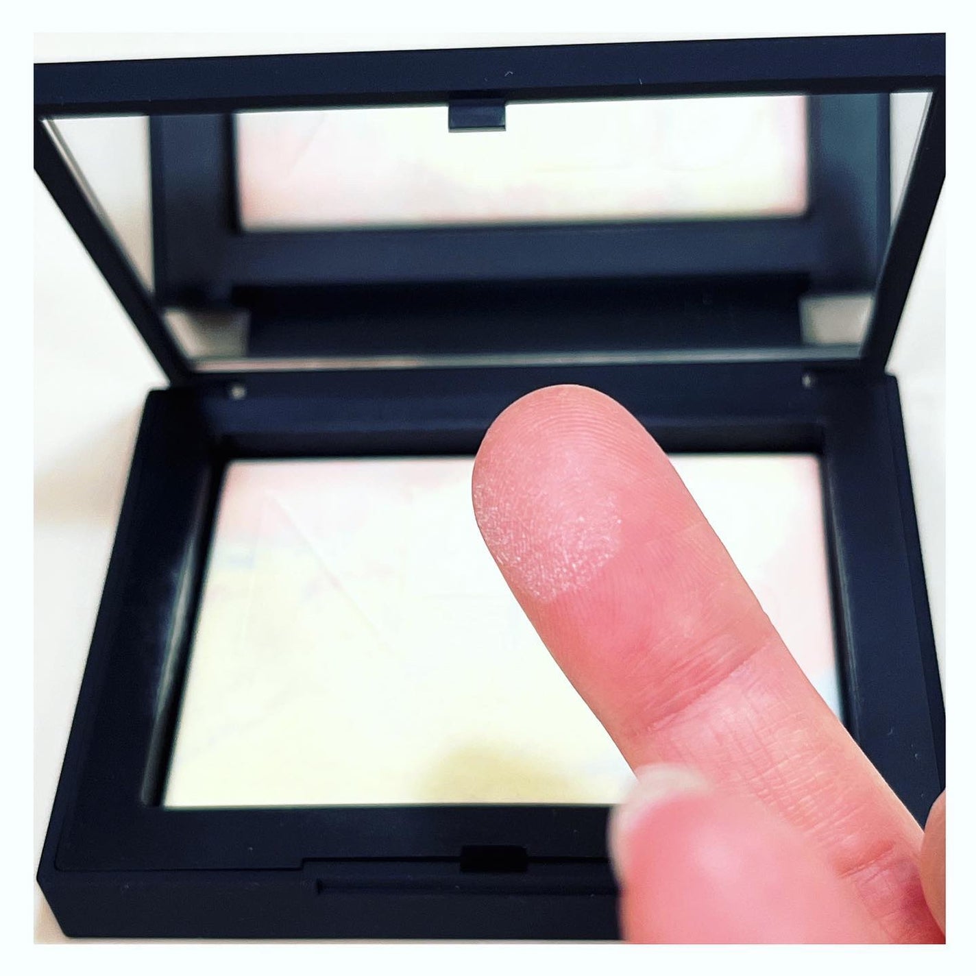 ライトリフレクティング プリズマティックパウダー/NARS/プレストパウダーを使ったクチコミ(2枚目)