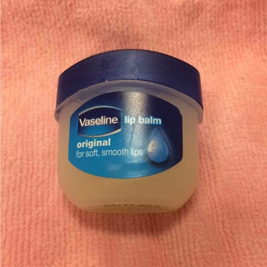 【唇ケア】
ワセリン リップクリーム
Vaseline lip barm
483円にて購入

唇があれて皮がめくれるのに悩んでいました。皮がめくれていると、口紅のノリがよくなくて😭

このリップは今まで