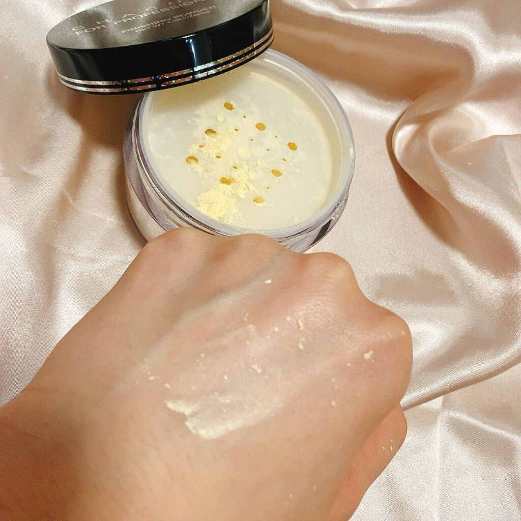 フィニッシングパウダー パールラメ入り/チャコット・コスメティクス/ルースパウダーを使ったクチコミ(3枚目)