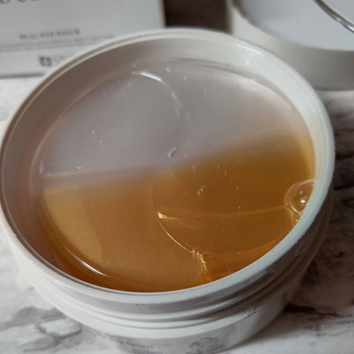 miki-nu on LIPS 「ひんやーり密着。ぷるんぷるんアイパッチnspと言えば<金成分>..」(2枚目)