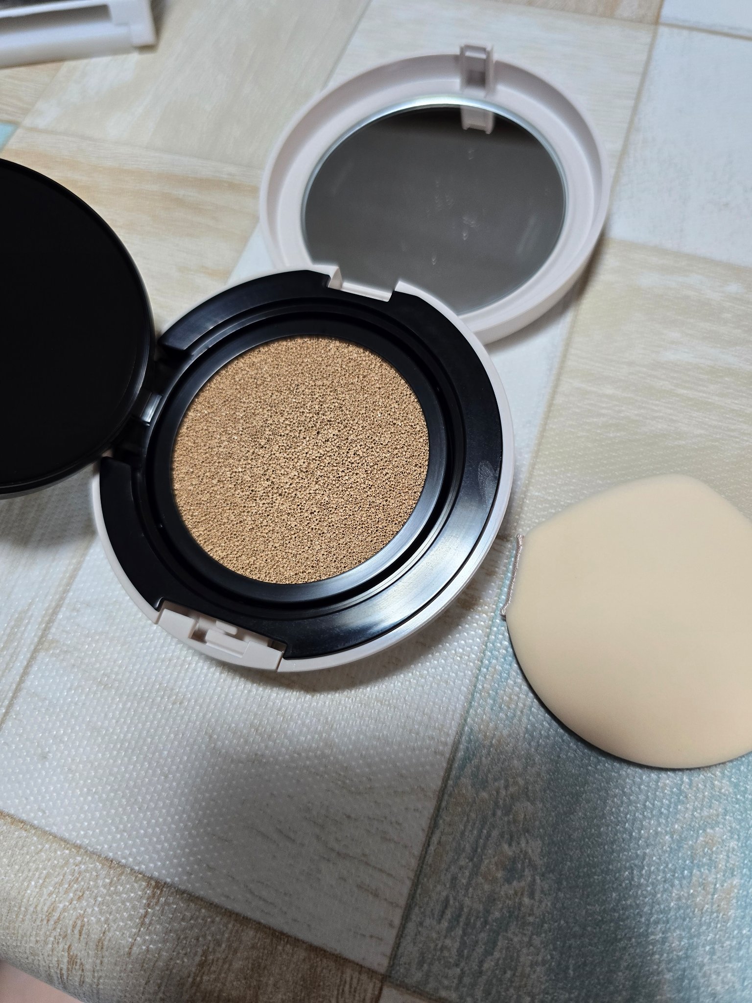 シフォンフィットクッションファンデーション 10 明るいオークル系/CEZANNE/クッションファンデーションを使ったクチコミ（3枚目）