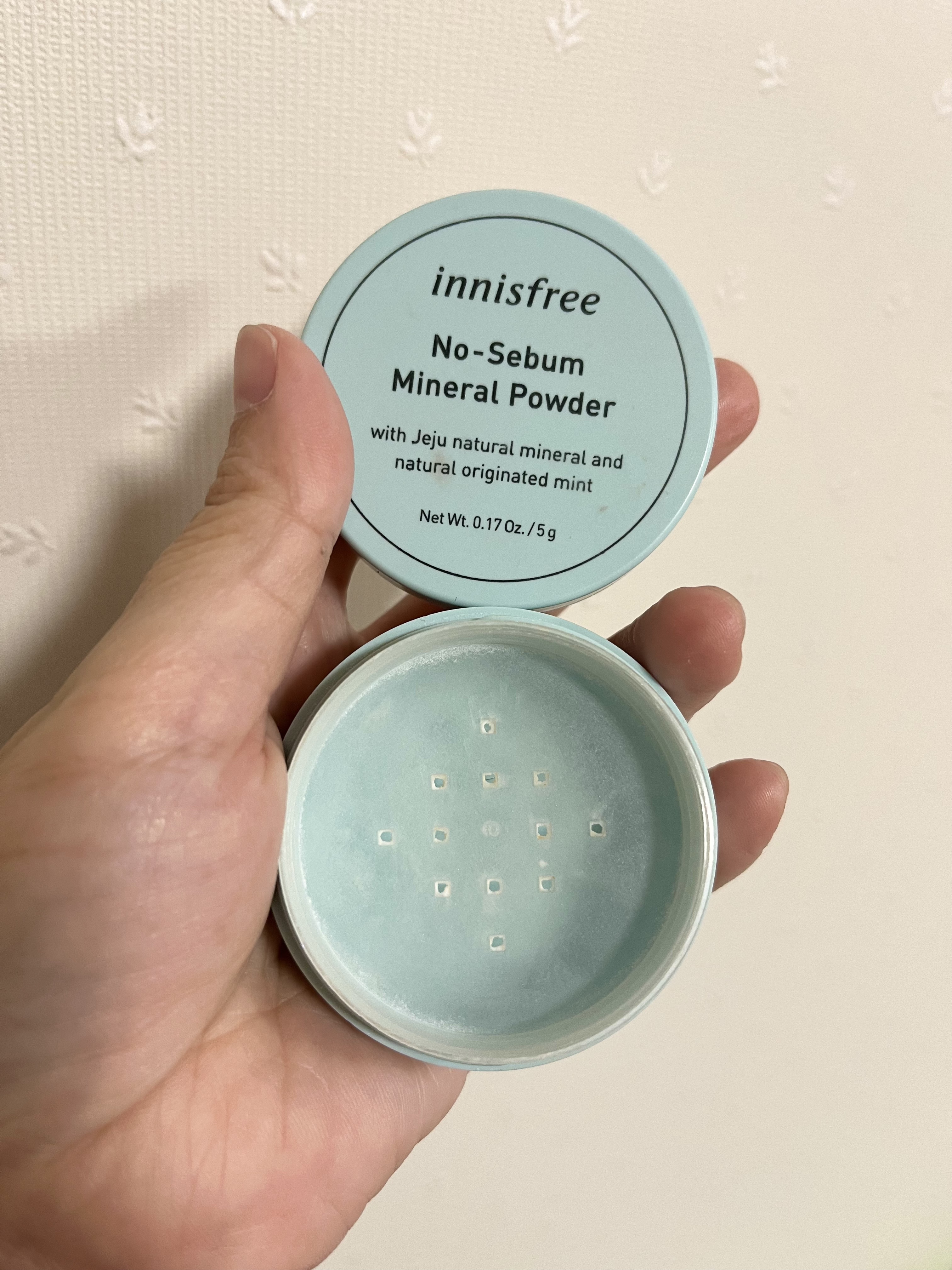 ノーセバム　ミネラルパウダー　N 5g【旧】/innisfree/ルースパウダーを使ったクチコミ（3枚目）