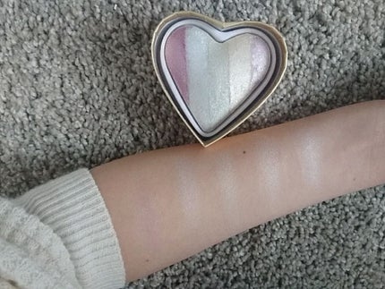 ハートハイライター ユニコーンハート/MAKEUP REVOLUTION/パウダーハイライトを使ったクチコミ(2枚目)