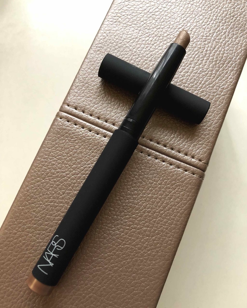 ベルベットシャドースティック/NARS/スティックアイシャドウを使ったクチコミ（1枚目）