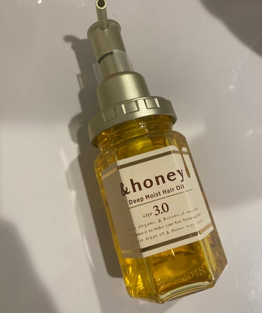 &honey ディープモイスト ヘアオイル3.0のクチコミ「
友達の家に泊まりに行った時の匂い？
ひとんちの香り、、がした笑
パッケージが本物のはちみつみ.....」（1枚目）