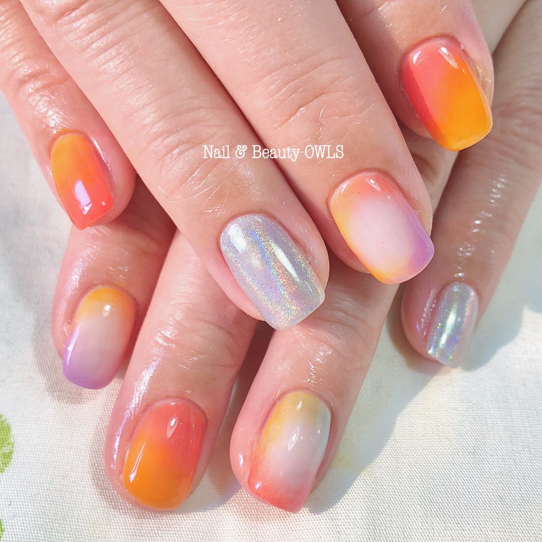 ぴよこれいと あうるす on LIPS 「囲みグラデーション。とワンカラーグラデーションとユニコーン🦄#..」(1枚目)