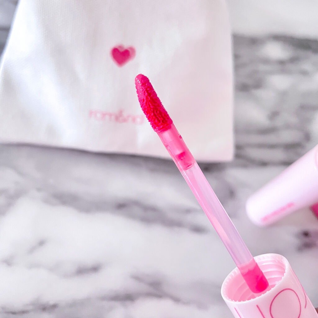 ジューシーラスティングティント/rom&nd/リップティントを使ったクチコミ（2枚目）