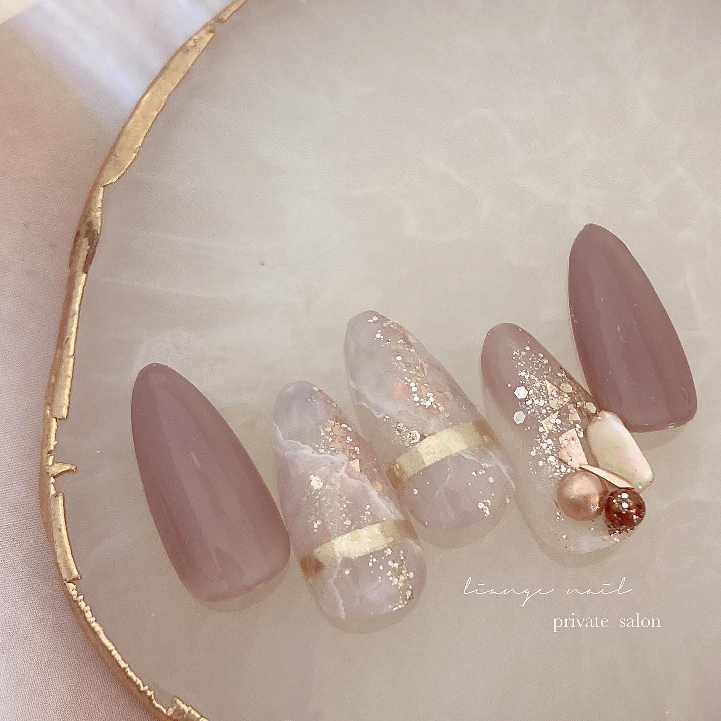 #リアンジェネイル,#柏ネイル,#ネイル,#ニュアンスネイル,#大人ニュアンスネイル,#秋ネイル,#冬ネイル,#シェルネイル,#ミラーネイル,#クリスマスネイル,#天然石ネイルのネイルデザイン