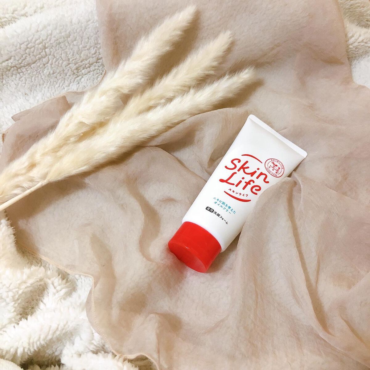 昔からニキビ体質の私の肌は
乾燥するし、部分によっては脂っぽさが出てしまうこの混合肌にこまってました😢

ニキビが出来ない様にするには
まず肌を清潔にすることなので
クレンジングと洗顔にはいつもこだわっております😳！
今使ってるのは皆ん