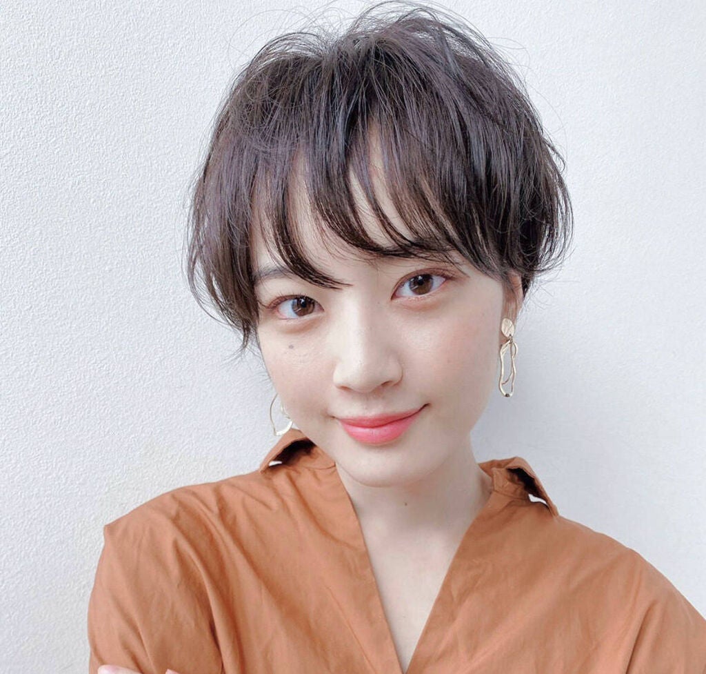 《眉ハサミ》を使って垢抜けフェイスに!おすすめアイテム・使い方を紹介のサムネイル