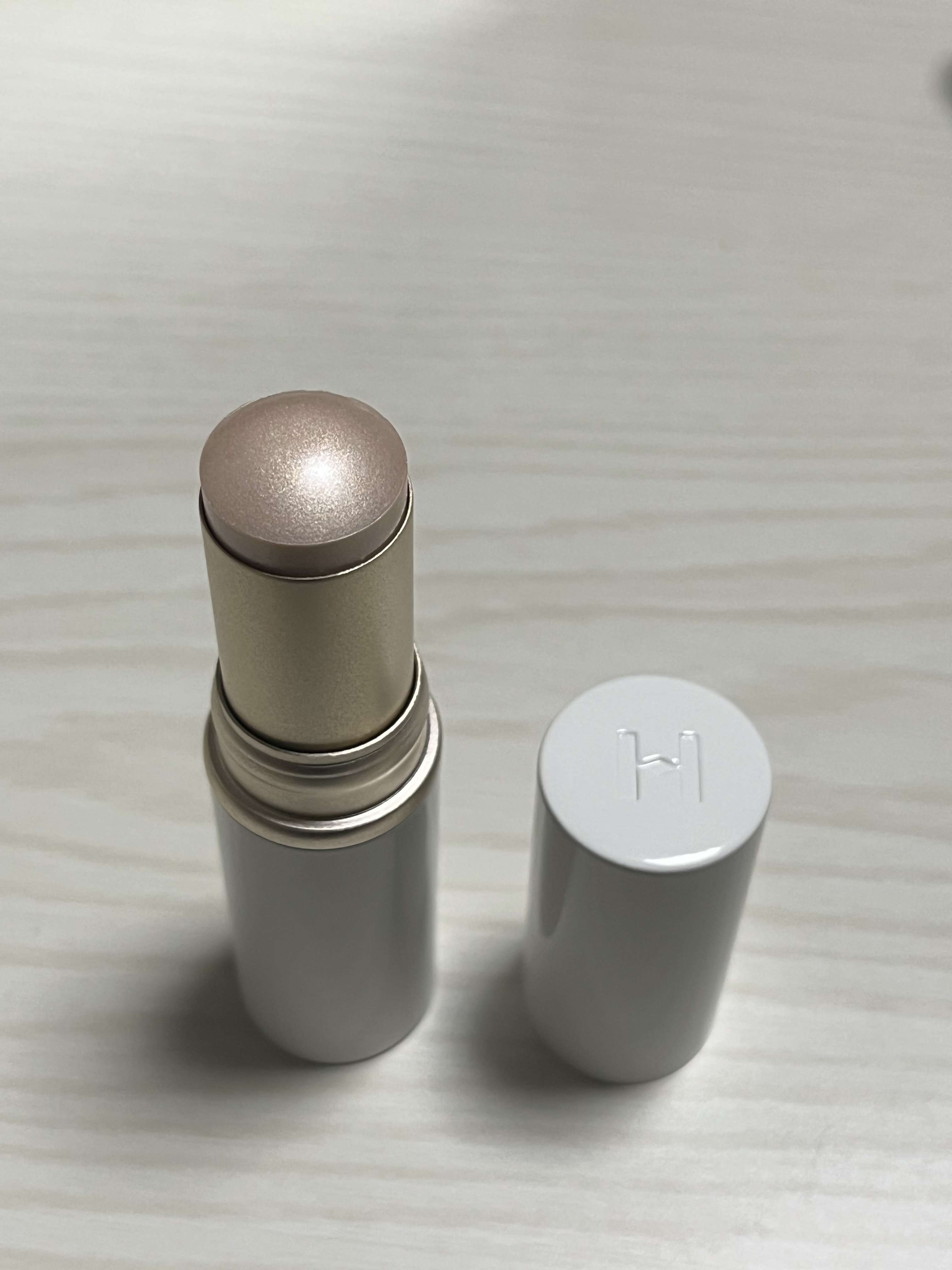 トゥルーディメンションラディアンスバーム LT001 ライト /hince/スティックハイライトを使ったクチコミ（1枚目）