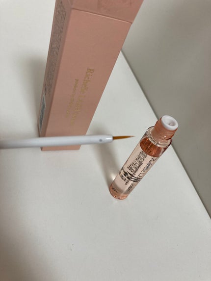Richelle LASH serum リシェルラッシュセラムのクチコミ「筆タイプのまつ毛美容液
まつげの根本に塗りやすかったよ
マツエクしてても塗りやすそう
まつげ.....」(2枚目)