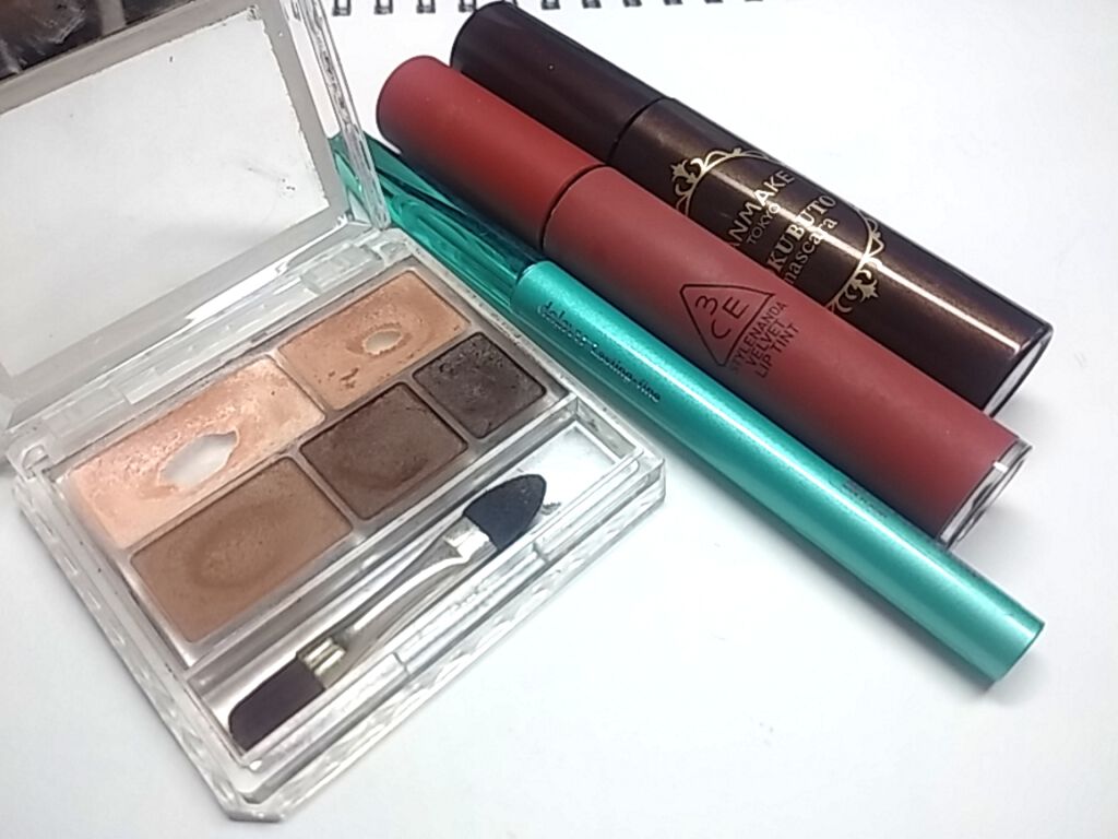 今回はLIPPSさんを通してデジャビュさんから頂いた、アイライナークリームペンシルタイプについてレビューしていこうと思います！

本当は今日のメイクの投稿も兼ねてやろうと思っていたんですが、その日忙しくて結局出来なかったので、
写真は個人的