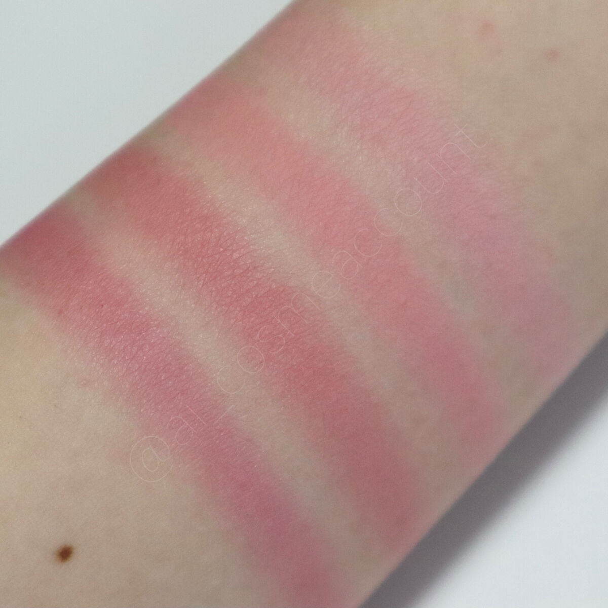 ミドルトーンアイシャドウコレクターパレット/Laka/アイシャドウパレットを使ったクチコミ（3枚目）