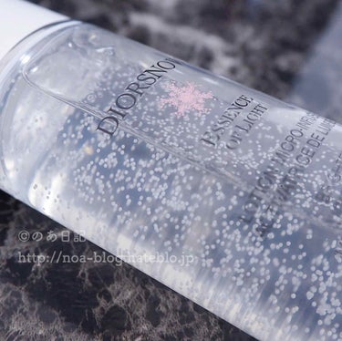 Dior スノー ライト エッセンス ローション (薬用化粧水) (医薬部外品)のクチコミ「Diorのホワイトニングラインの薬用化粧水です☺️とろみのある化粧水の中に、ビタミンEを閉じ込.....」（2枚目）