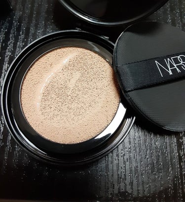 ナチュラルラディアント ロングウェア クッションファンデーション/NARS/クッションファンデーションを使ったクチコミ（2枚目）