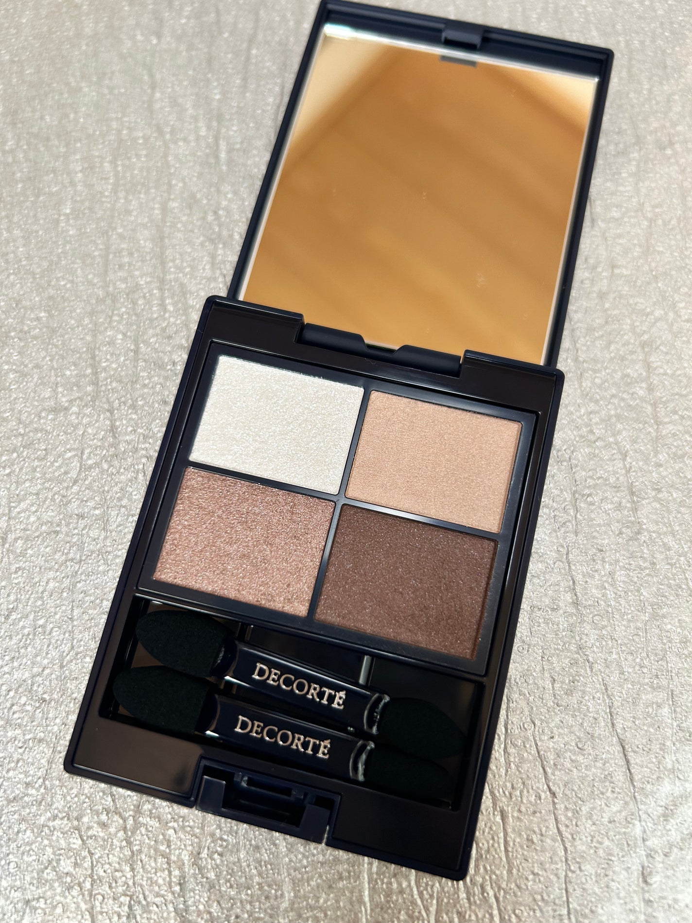 ウィンターダズル コレクション/DECORTÉ/メイクアップキットを使ったクチコミ(2枚目)