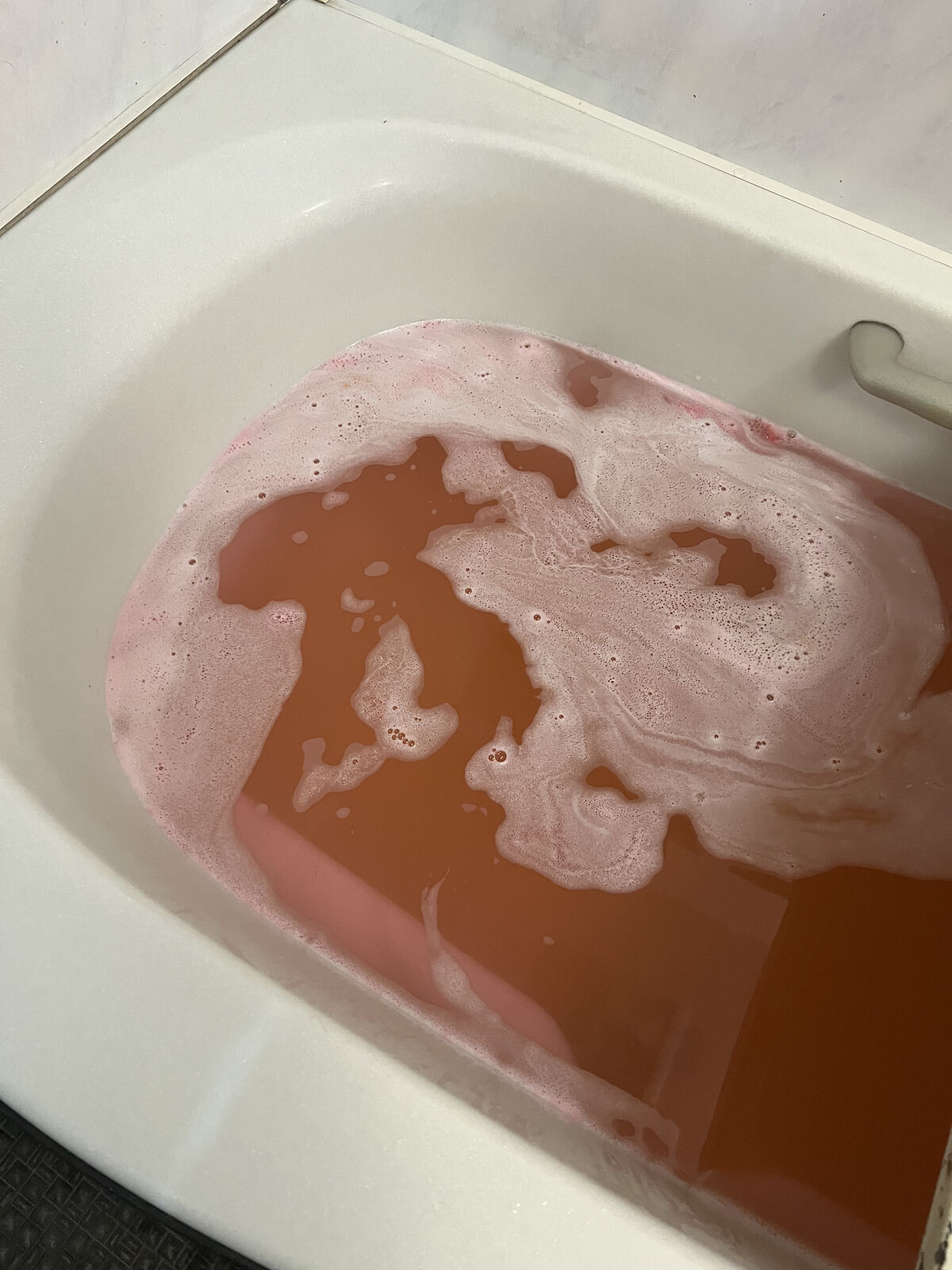 ラッシュ マジカルサンタ のクチコミ「LUSH   マジカルサンタ


¥730

いい匂いして最高のお湯でした。2枚目にどんな色に.....」（2枚目）