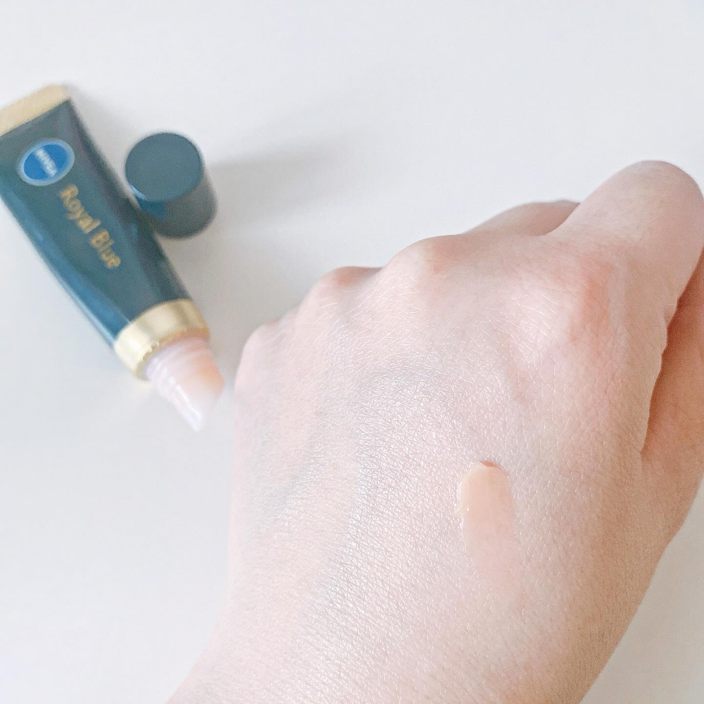 ニベア　ロイヤルブルーリップ　濃密美容ケア/ニベア/リップ美容液を使ったクチコミ（3枚目）