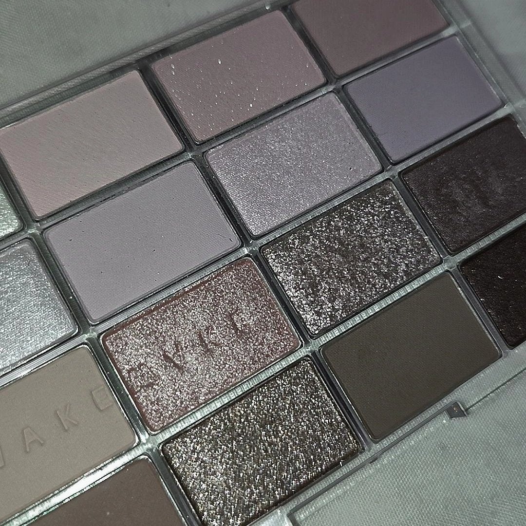 ソフトブラーリングアイパレット/wakemake/アイシャドウパレットを使ったクチコミ(4枚目)