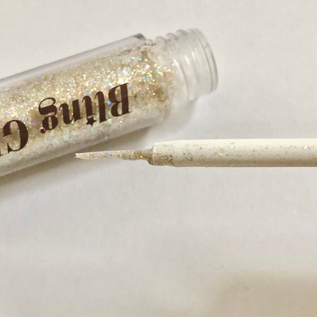 ブリンリキッドグリッターライナー/BLING GLOW/グリッターを使ったクチコミ(3枚目)