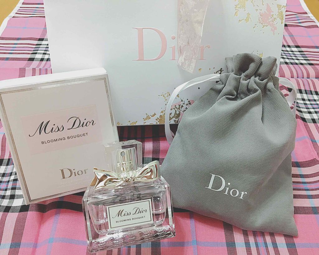 念願のミスディオールのブルーミングブーケ🌷レビューします( ＾∀＾)

わたしの憧れのゆりいちのゆりなちゃんが愛用してるそうで、香りだけゆりなちゃんになれるならと思い！
急に欲しくなりました！！

今はコロナで出掛けれないので、
ディオー