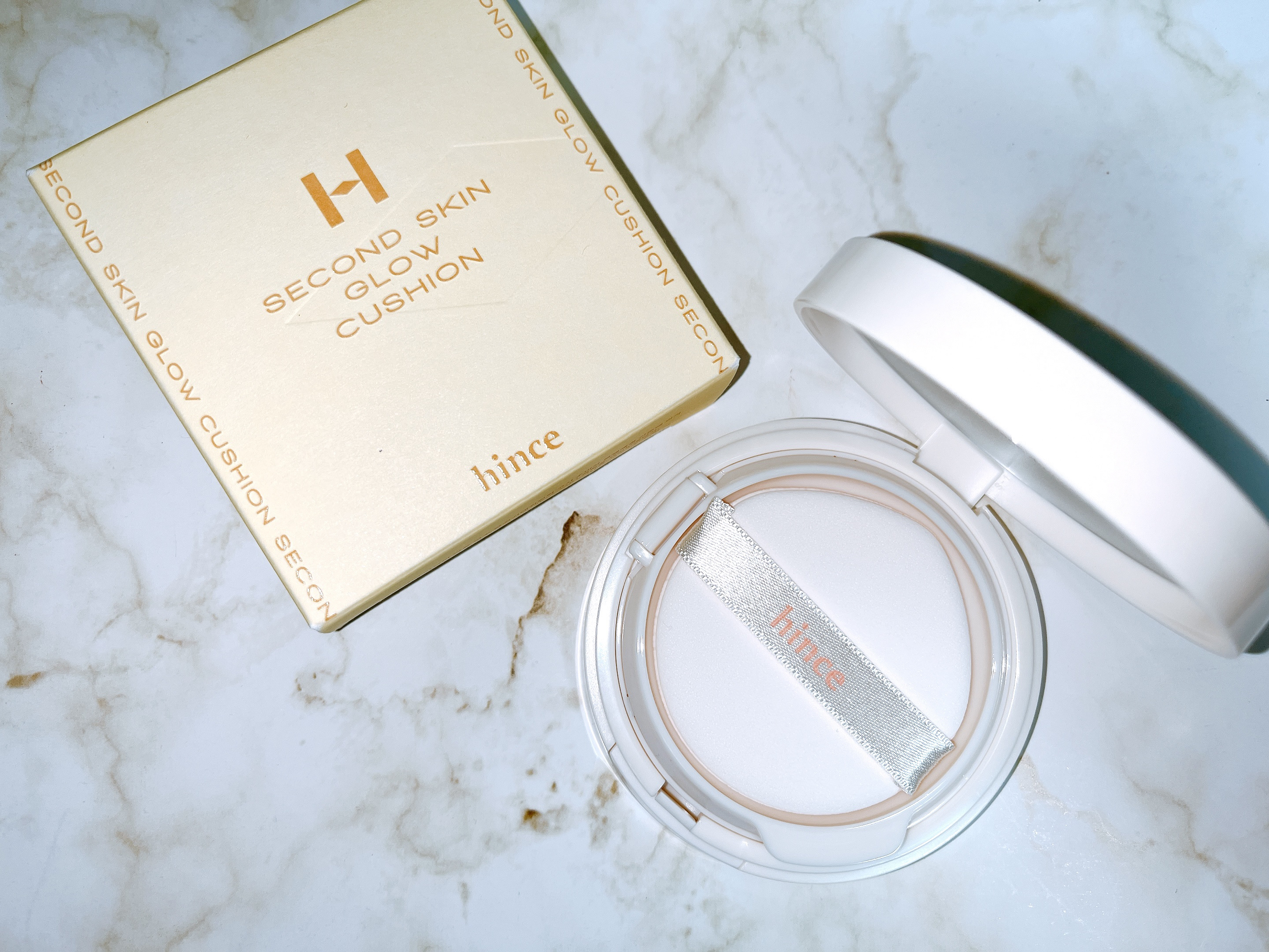 セカンドスキングロウクッション/hince/クッションファンデーションを使ったクチコミ（2枚目）