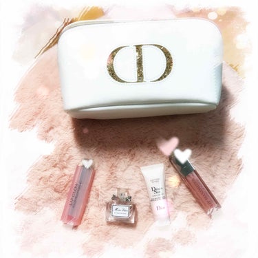 マキシマイザーのストックが欲しかったので #Dior の#ホリデーオファー　を購入してきました🌟

＊ アディクトリップグロウやミニサイズのミスディオール、乳液、ポーチが入っていてとってもお得だと思いま