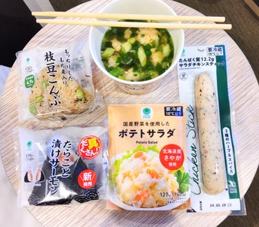 出張の日のご飯↓



写真一枚目は夜ごはん（ファミリーマート）

たんぱく質重視💪


二枚目は朝ごはん（サンマルクカフェ）

デニッシュ生地が、

パイみたいにサックサクで美味しかったです😋💕


