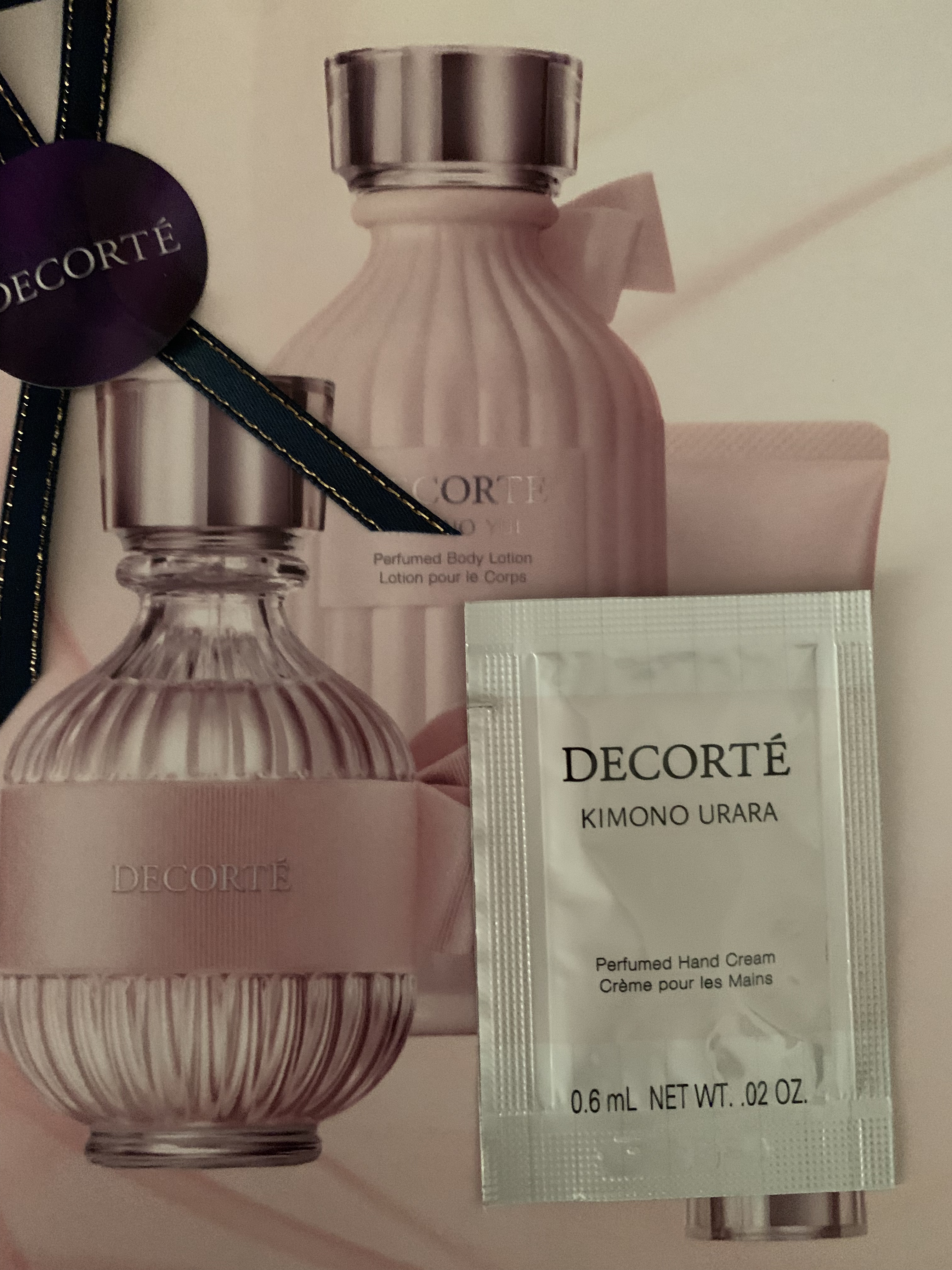 DECORTÉ キモノ ウララ パフュームド ハンドクリーム のクチコミ「✼••┈┈••✼••┈┈••✼••┈┈••✼••┈┈••✼
DECORTÉ
キモノ ウララ パ.....」（1枚目）