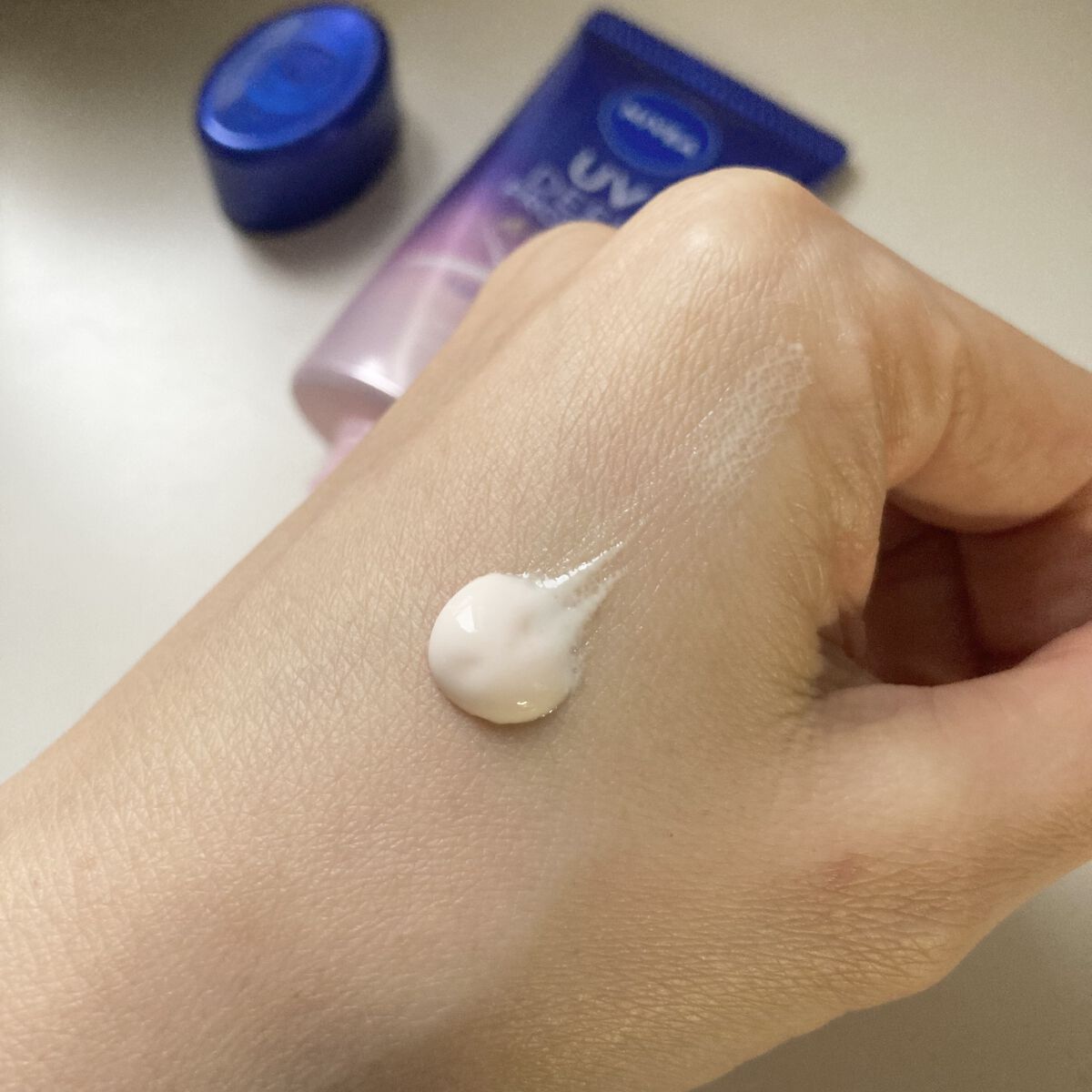 ニベアUV ディープ プロテクト＆ケア トーンアップ エッセンス/ニベア/日焼け止めローションを使ったクチコミ（3枚目）