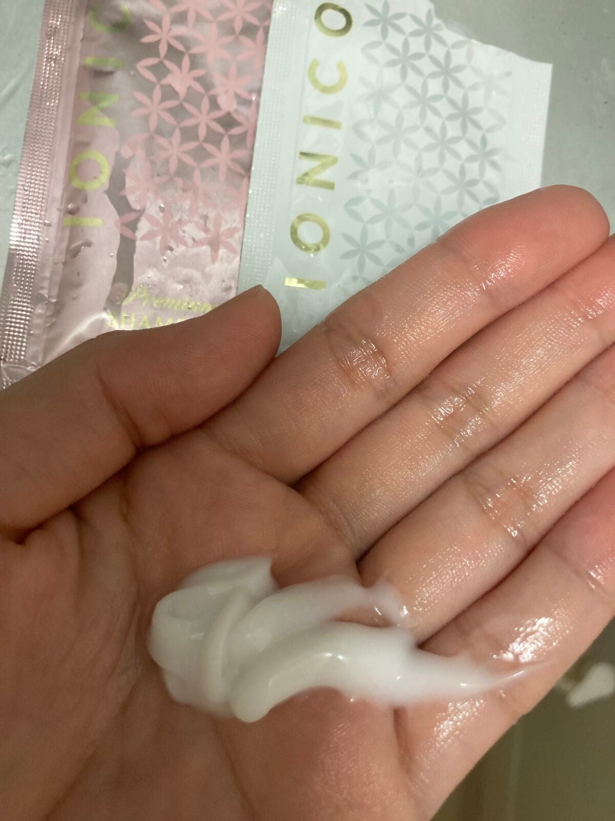 イオニコ プレミアムイオン ダメージケアシャンプー (モイスト&リペア) クイックリペアウォーター トライアル/IONICO/市販シャンプーを使ったクチコミ(3枚目)