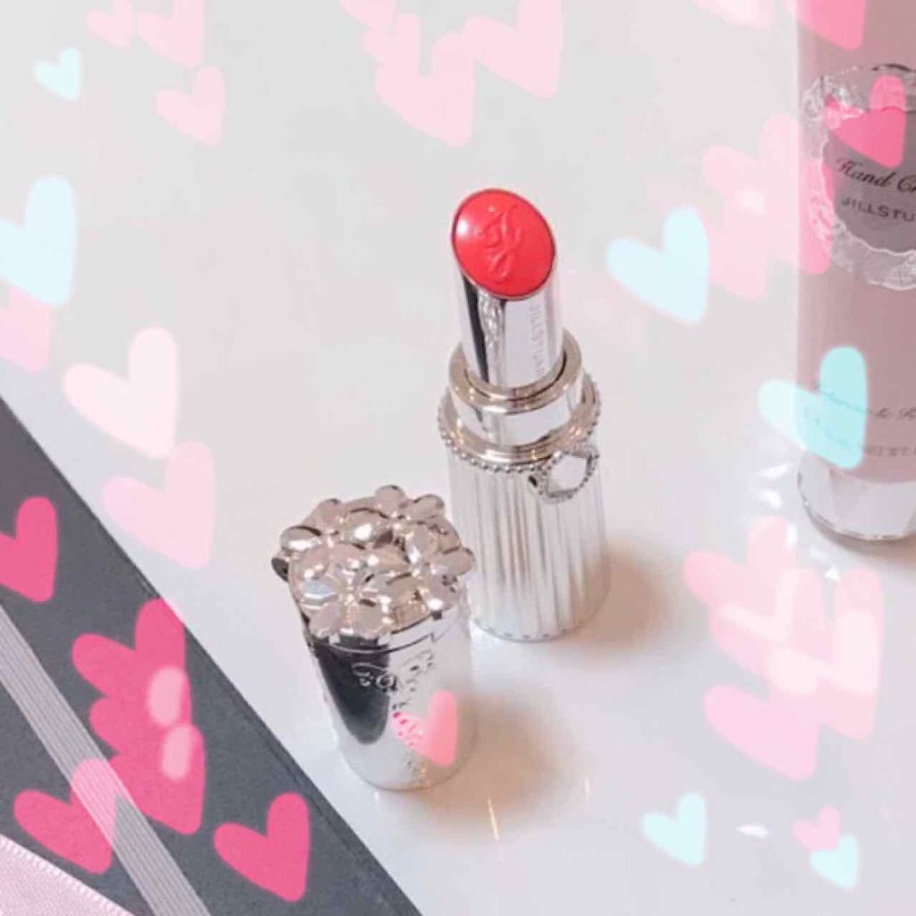 🌷JILLSTUART リップブロッサム 38 turip red
誕生日に貰ったお出かけ用リップ！濃いピンク寄りの赤で、シアーな発色。パーソナルカラーは春夏さん向けかな(秋冬の妹にはちょっとミスマッチでした)
縦じわも目立たないし、保湿