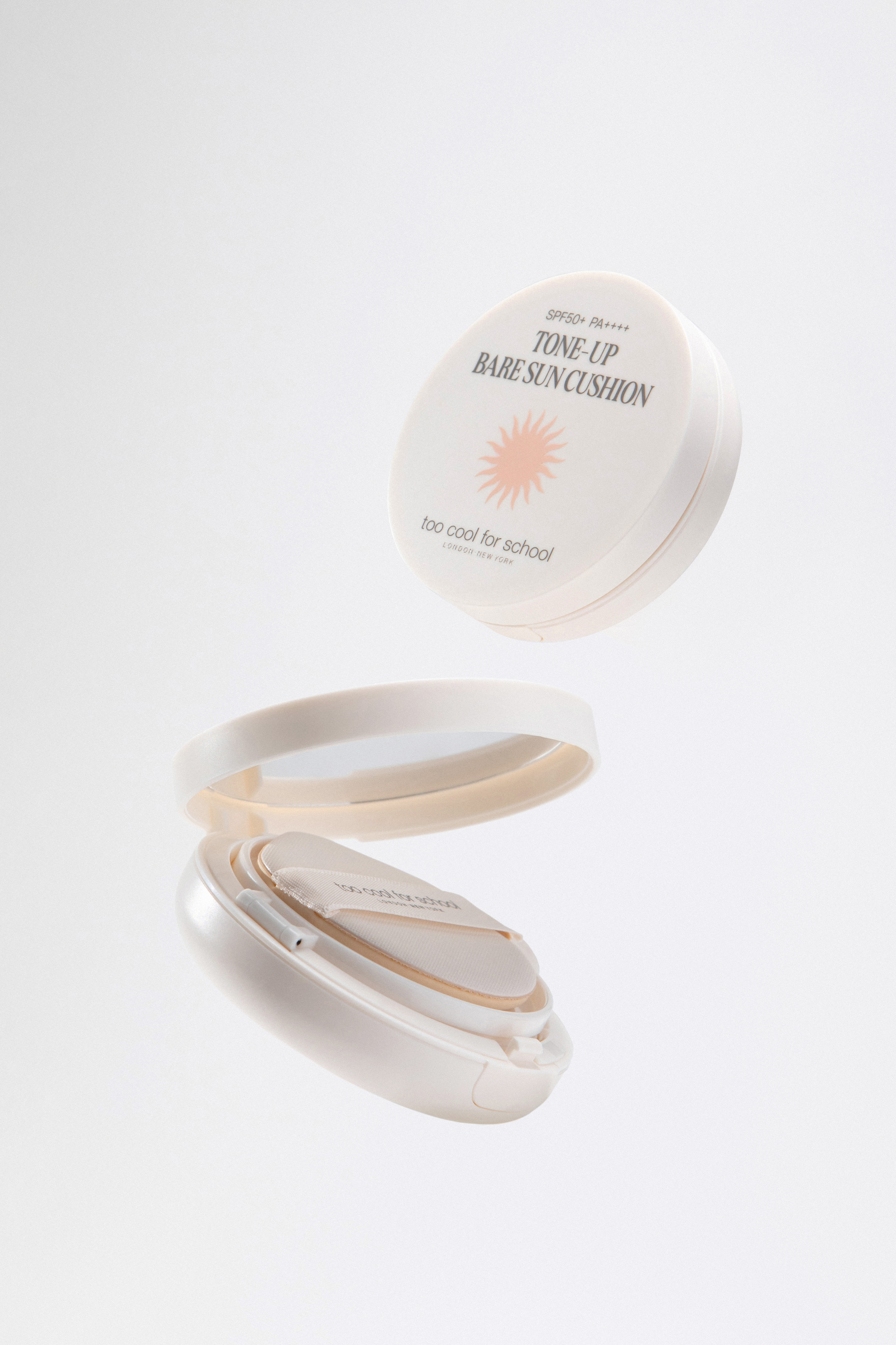 too cool for school トーンアップ ベアサンクッションのクチコミ「ノーファンデでも明るい肌に☀トーンアップベアサンクッション

24時間トーンロック🔐
華やかな.....」（1枚目）