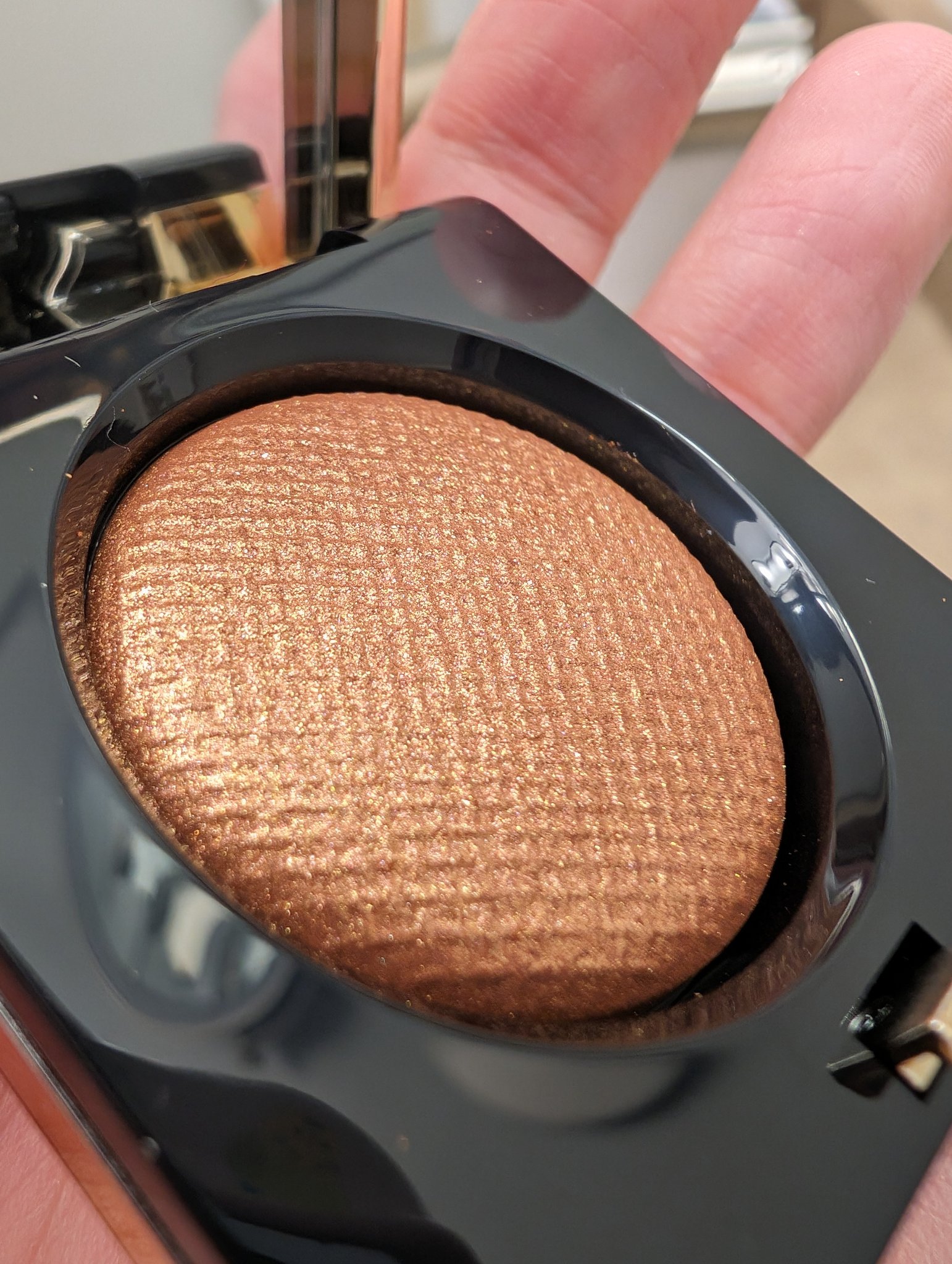 リュクスアイシャドウ 01 ヒートレイ(リッチ メタル)/BOBBI BROWN/単色アイシャドウを使ったクチコミ（2枚目）