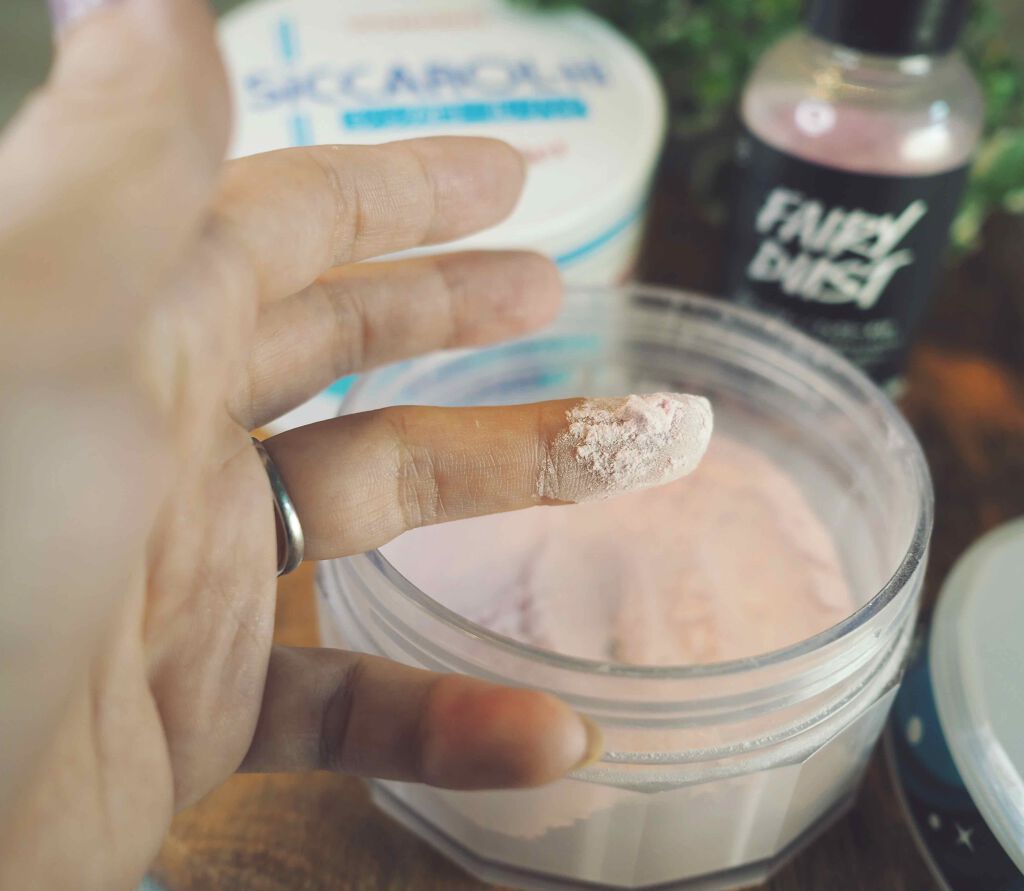 シッカロール・ハイ/WAKODO/ボディパウダーを使ったクチコミ（2枚目）