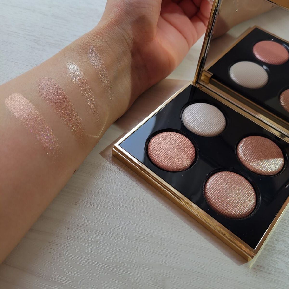 ピンク グロウ リュクス アイシャドウ パレット/BOBBI BROWN/アイシャドウパレットを使ったクチコミ(2枚目)