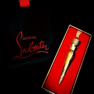 クリスチャン ルブタン リップカラー シルキーサテンのクチコミ「【コスメレビュー】

#christianlouboutin 
シルキーサテン 
400セヴィ.....」（1枚目）