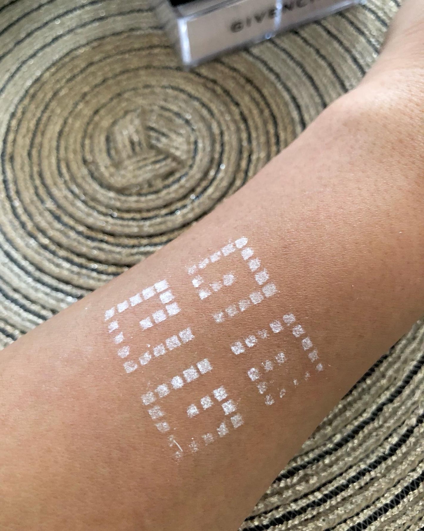 プリズム・リーブル/GIVENCHY/ルースパウダーを使ったクチコミ(6枚目)